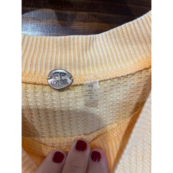 Free People One Cropped
Interlaken side ties thermal Top yellow sz small - Picture 4 of 6
